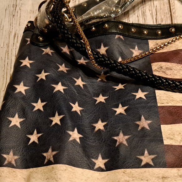 American Flag Purse - Picture 2 of 8